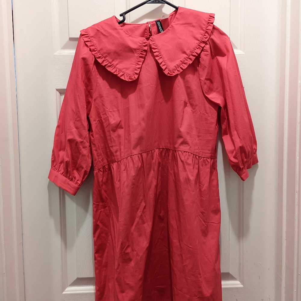 H&M Deep Pink dress with 3/4 sleeves and collar. Size small - Picture 3 of 3